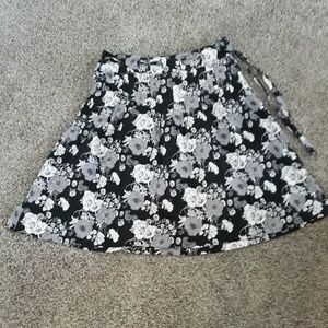 H&M black skirt size 8